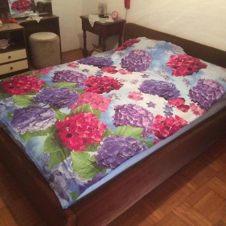 Private Room In A Shared Apartment In The Center Of Бар Екстериор снимка