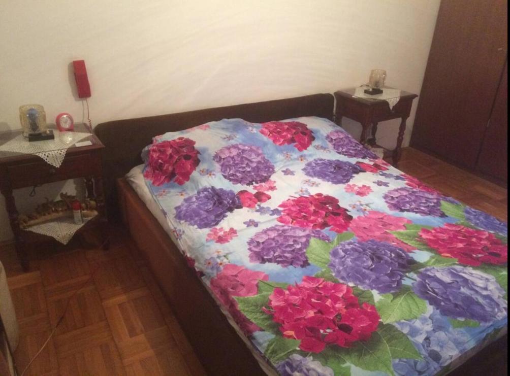 Private Room In A Shared Apartment In The Center Of Бар Екстериор снимка
